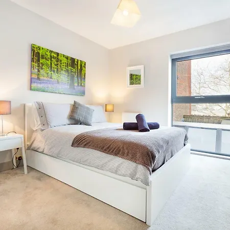 Harbourside Apt-alexander May *
