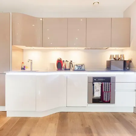 Harbourside Apt-alexander May *